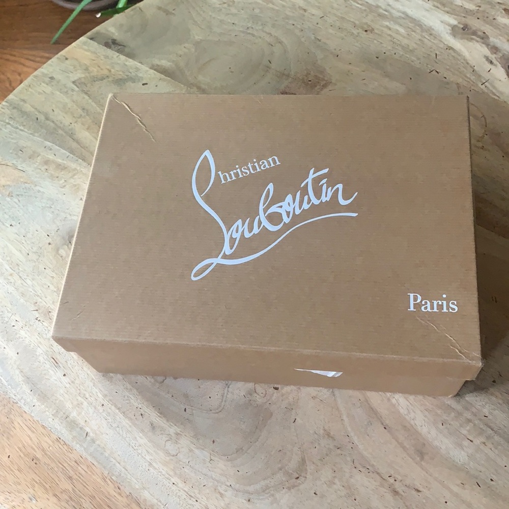 CHRISTIAN LOUBOUTIN Shoebox w/Silk paper -
